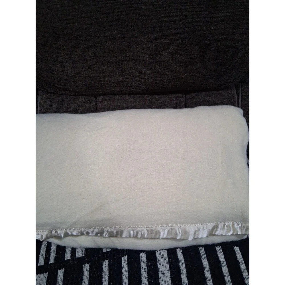 Vintage Satin Trim Acrylic Blanket, Butter Yellow, Queen Sized